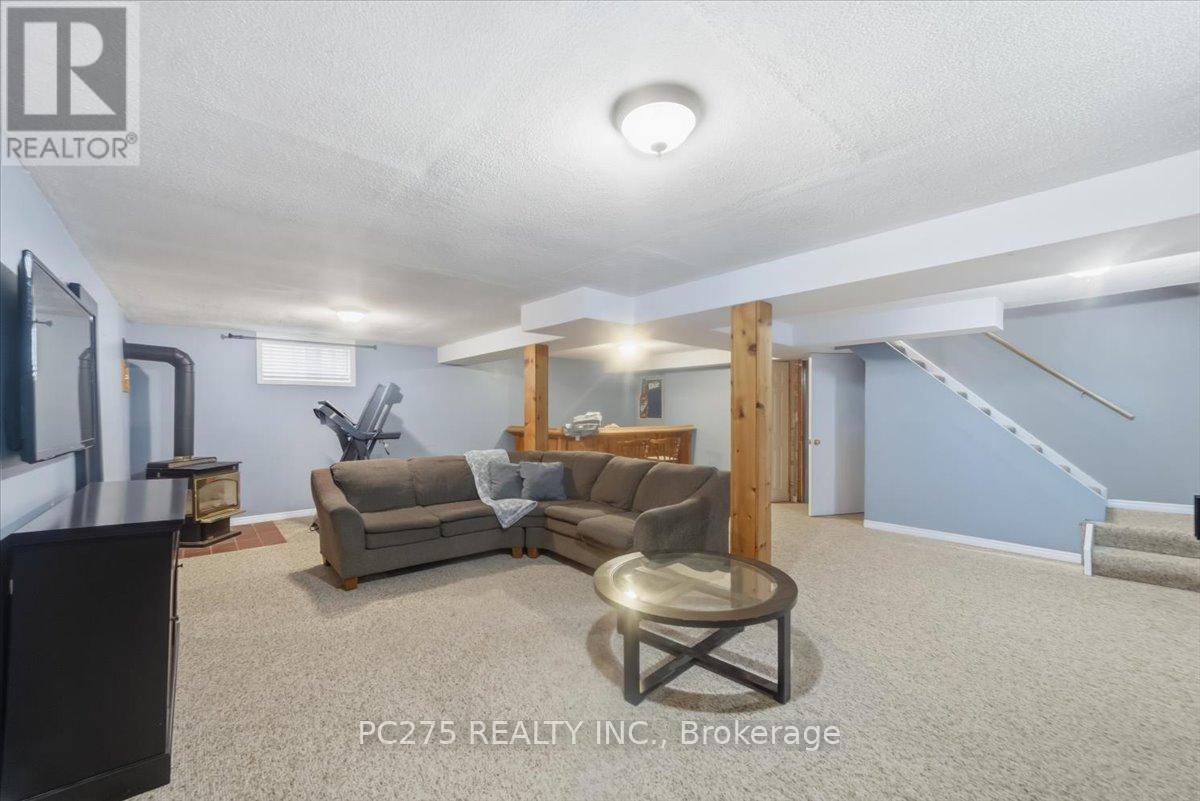 105 GIBSON CRESCENT Property Photo