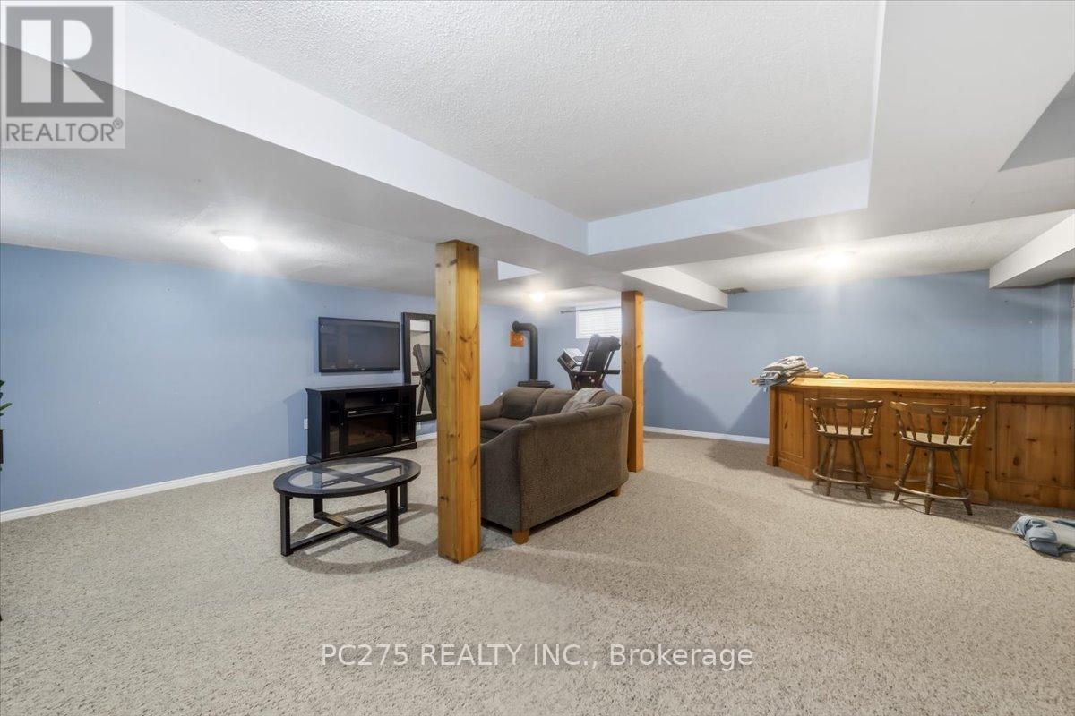 105 GIBSON CRESCENT Property Photo