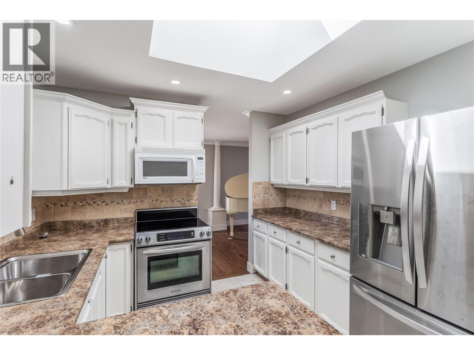  2615 GRENFELL Road, Kelowna