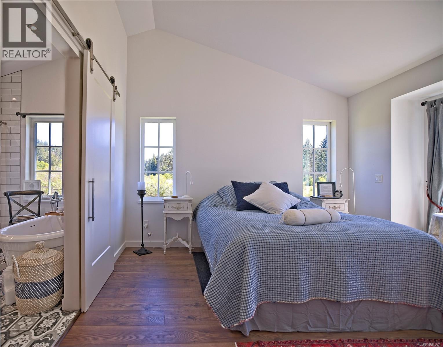 146 Tantramar Dr, Salt Spring