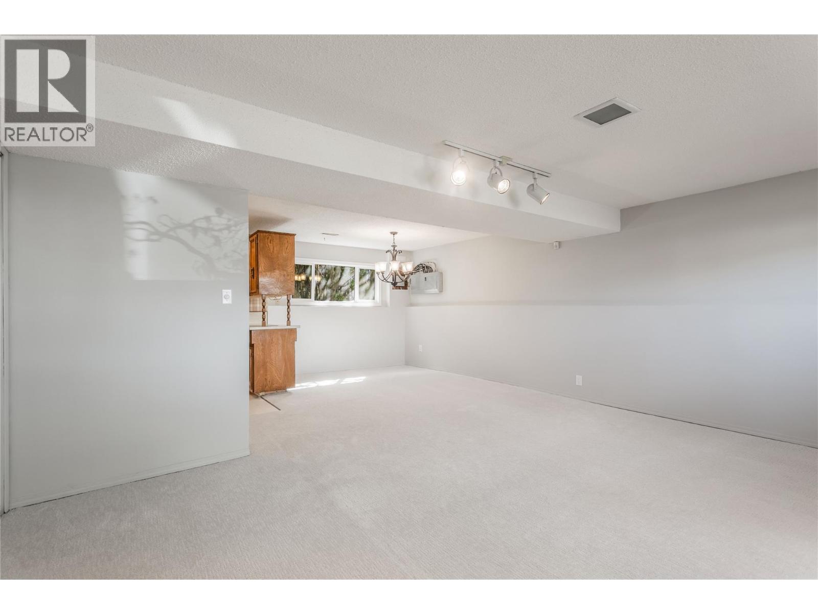  2615 GRENFELL Road, Kelowna