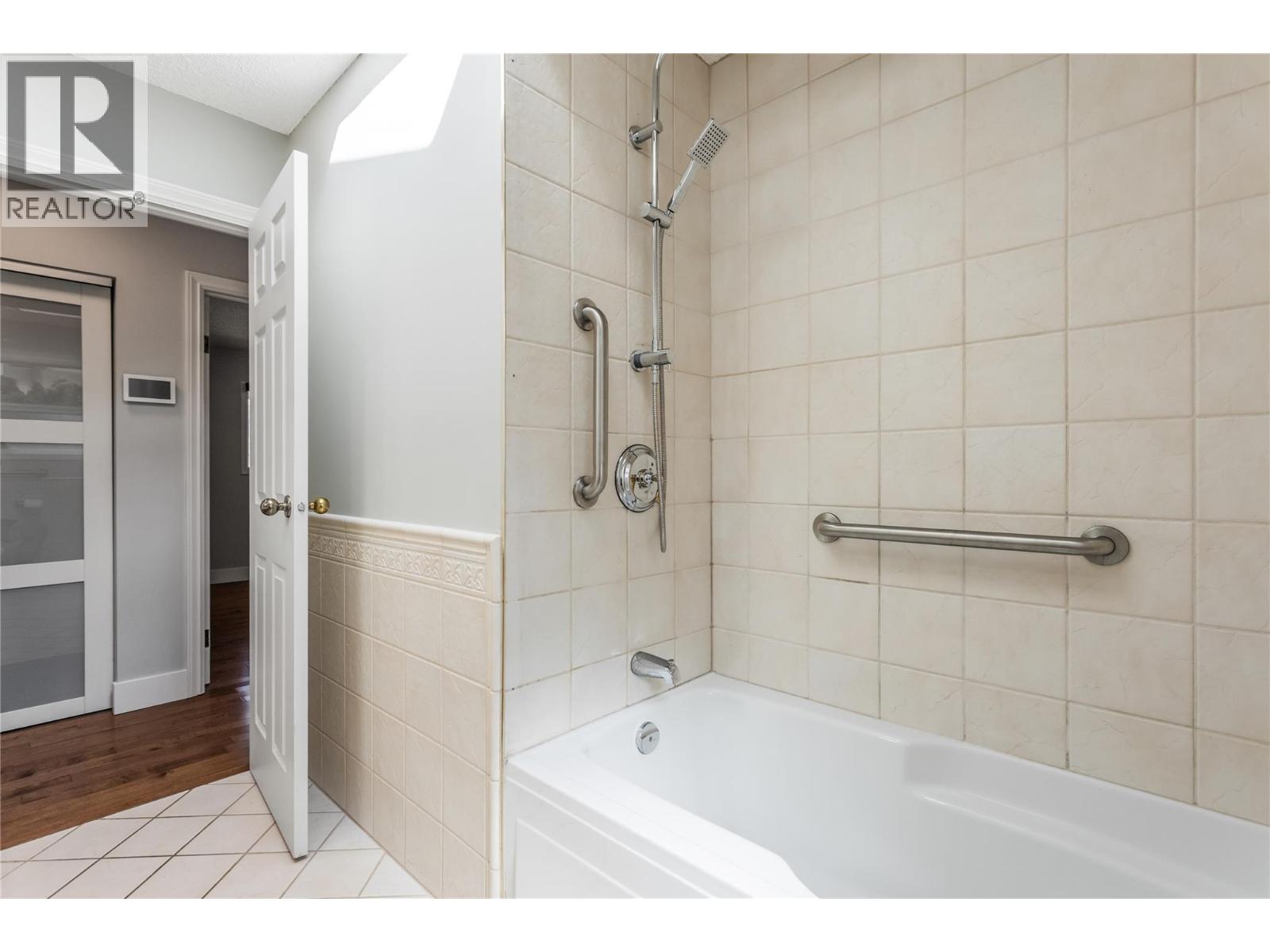  2615 GRENFELL Road, Kelowna