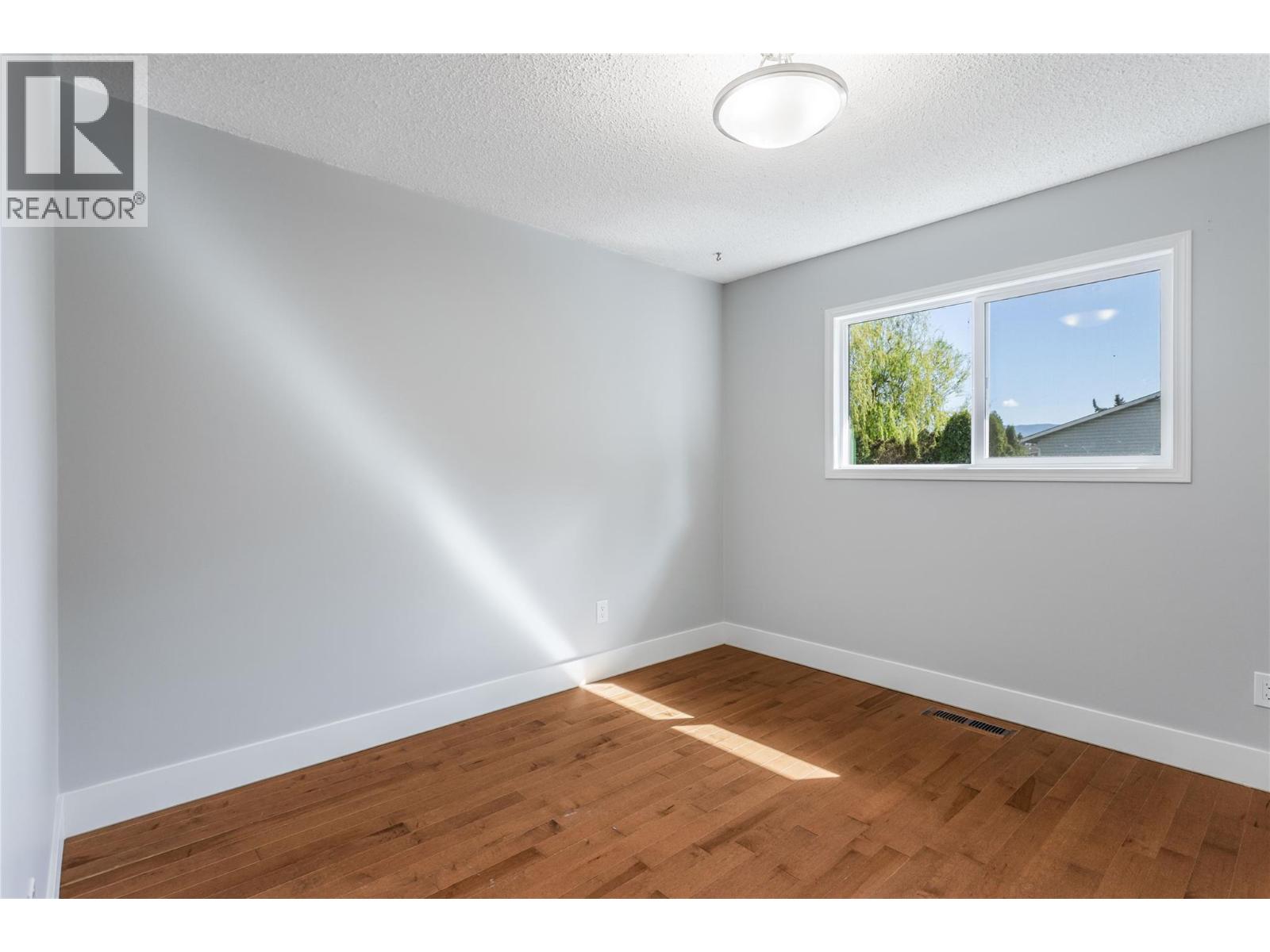  2615 GRENFELL Road, Kelowna