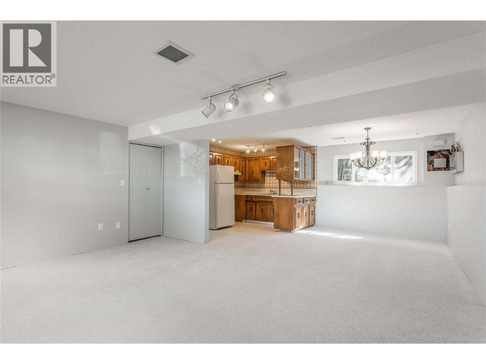  2615 GRENFELL Road, Kelowna