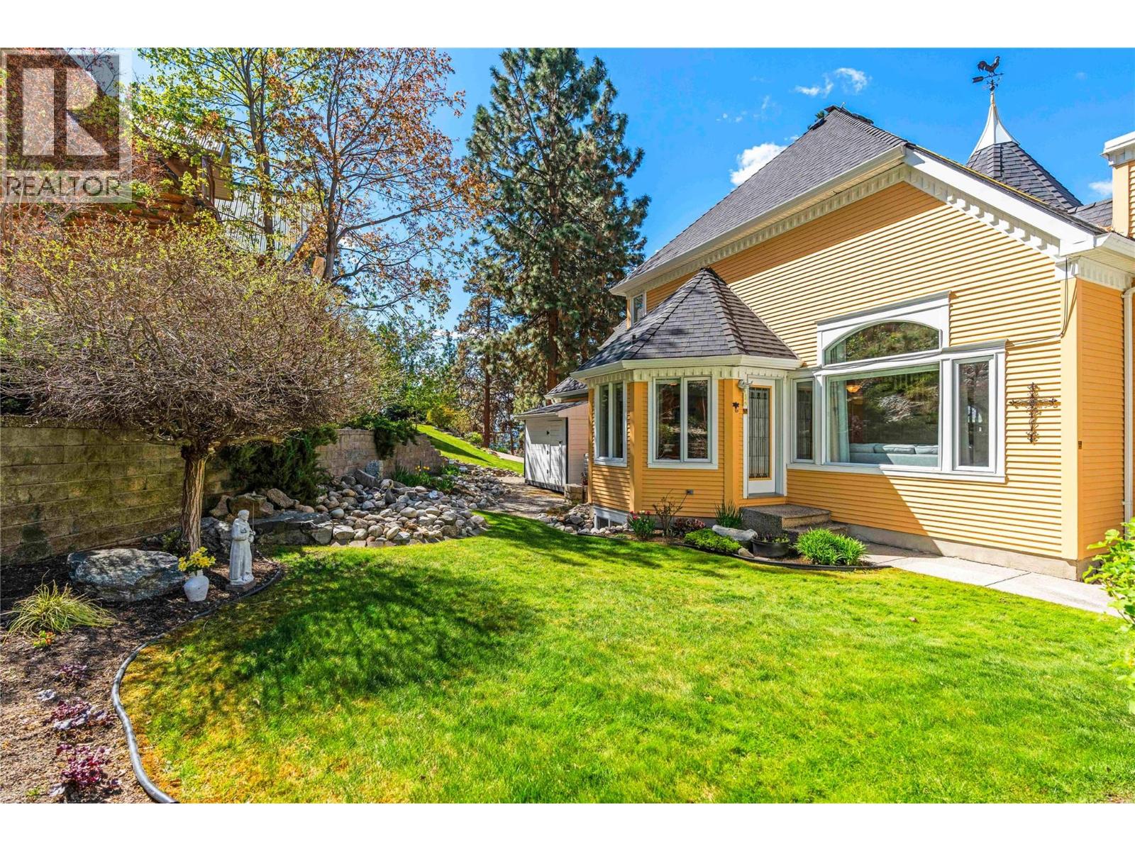  10563 Okanagan Centre Road West, Lake Country