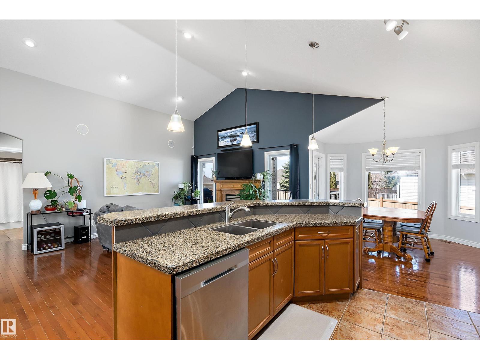 28 WOODS PL — photo 11