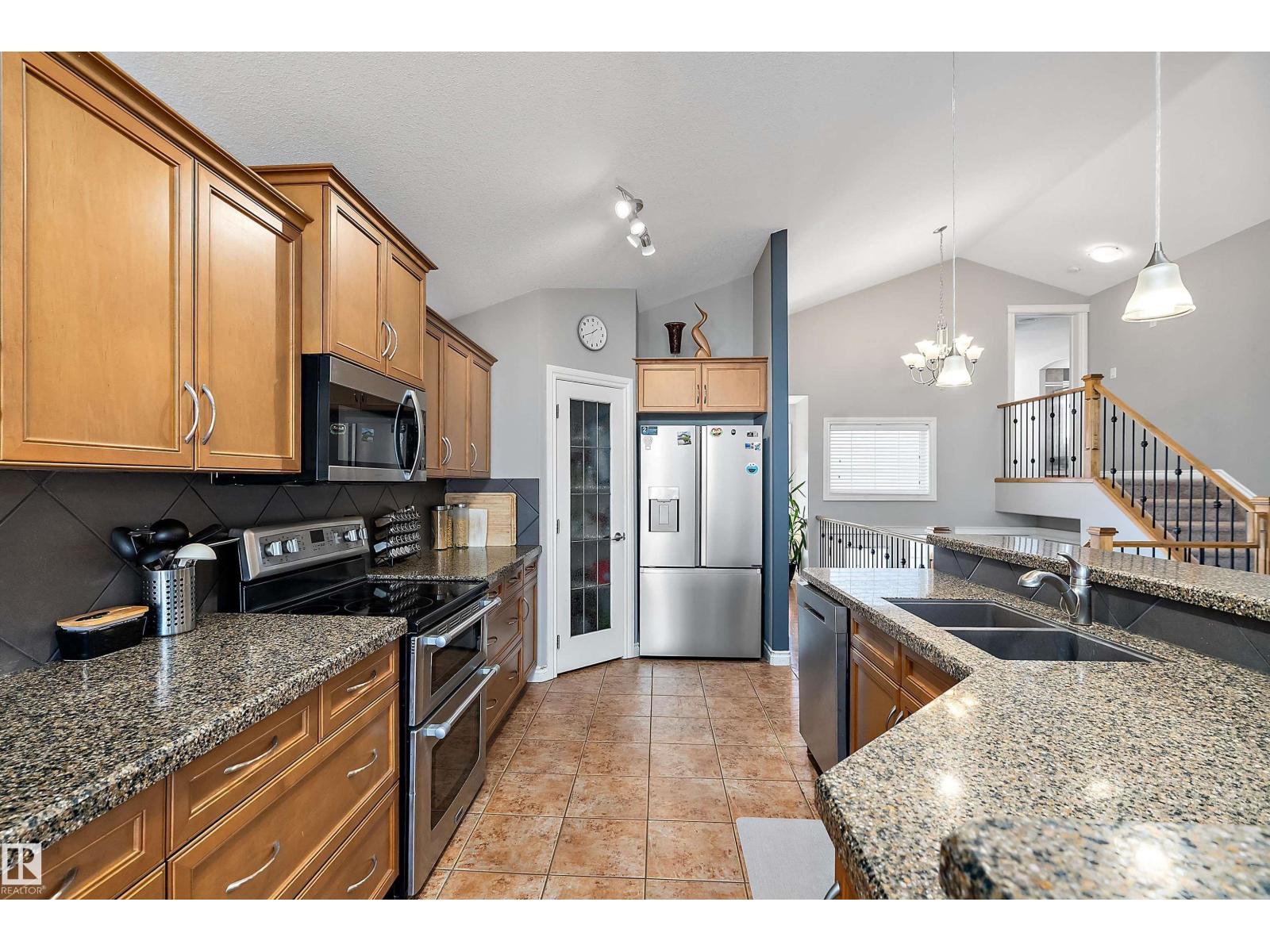28 WOODS PL — photo 9