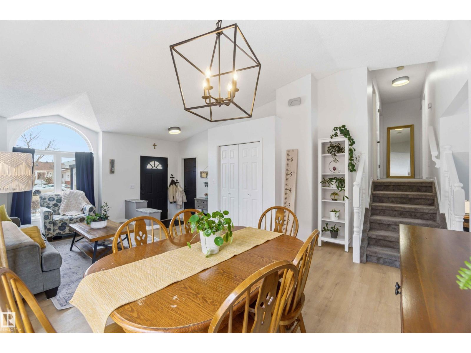 22 DONAHUE CL, St. Albert