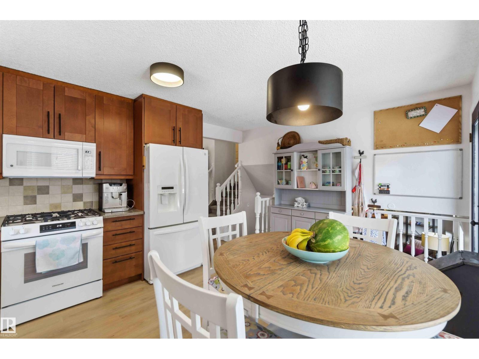 22 DONAHUE CL, St. Albert