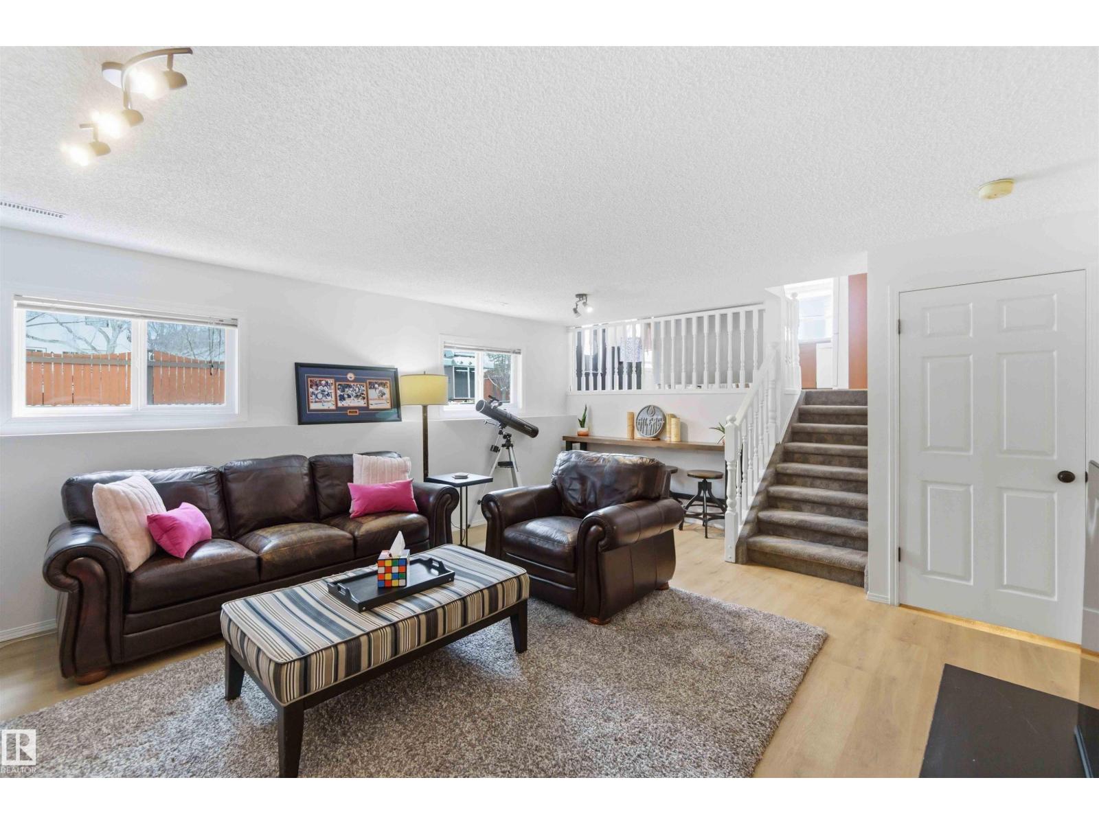 22 DONAHUE CL, St. Albert