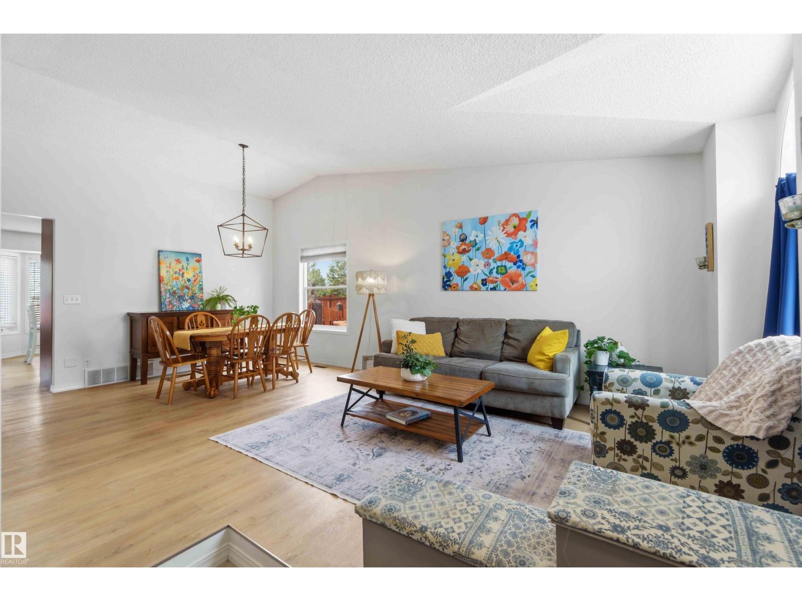 22 DONAHUE CL, St. Albert