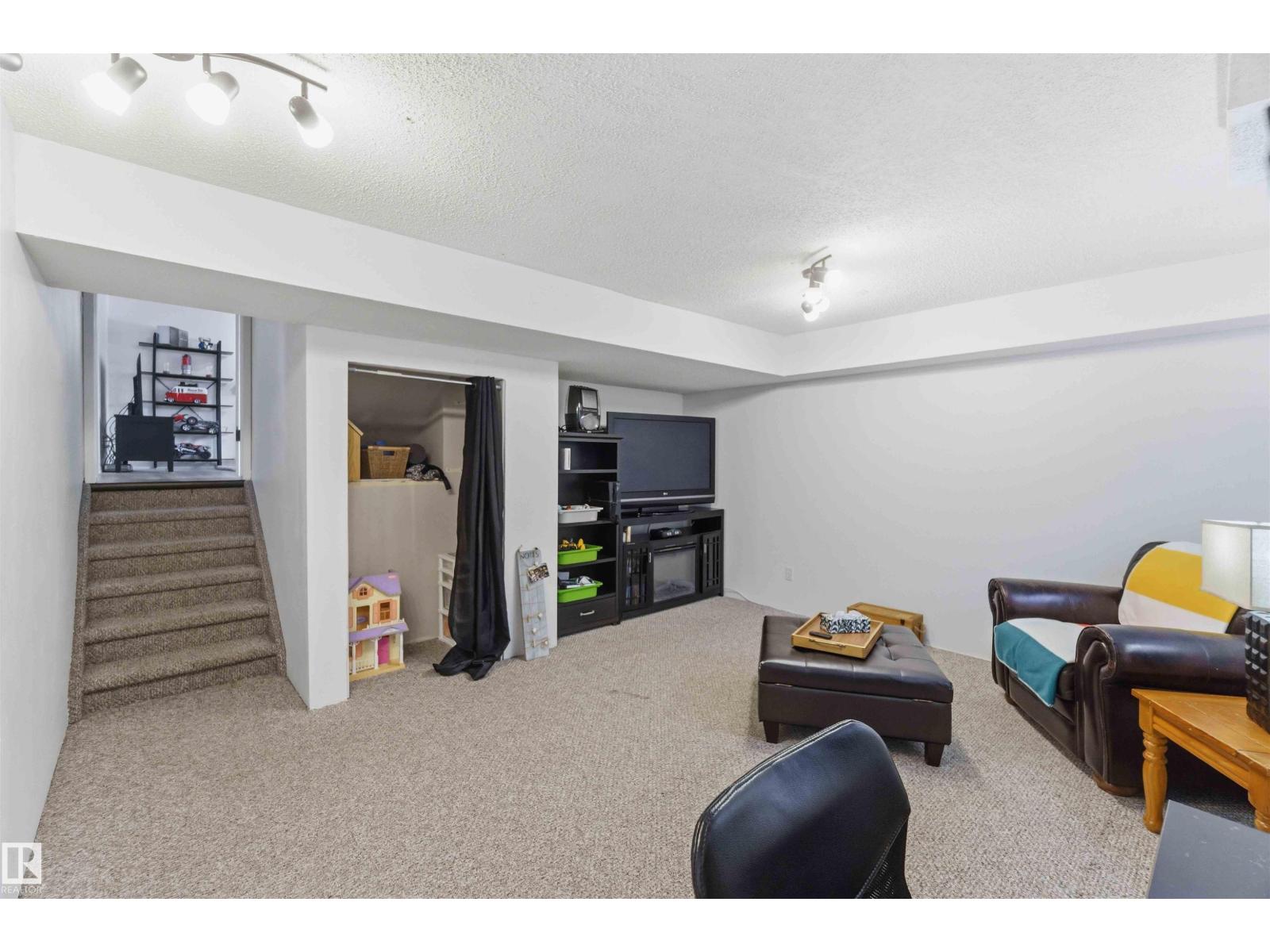 22 DONAHUE CL, St. Albert