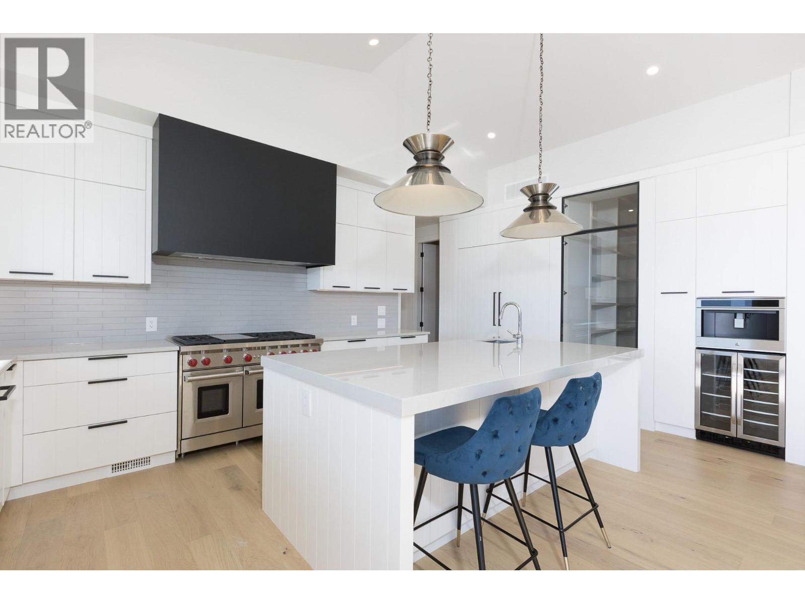  1403 Vineyard Drive, West Kelowna