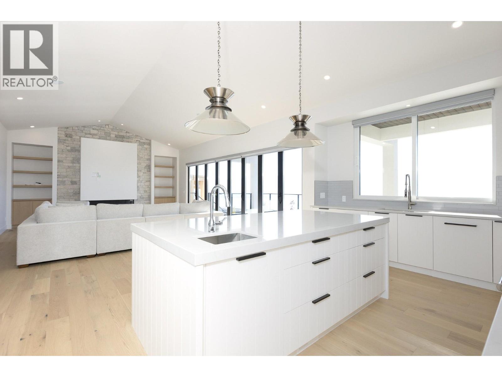  1403 Vineyard Drive, West Kelowna