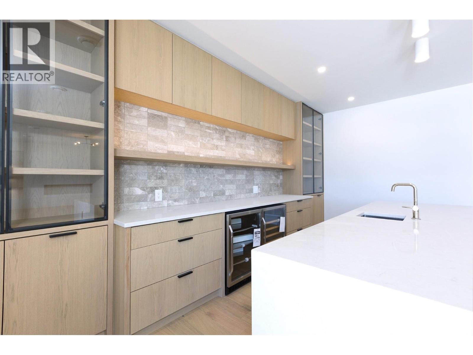  1403 Vineyard Drive, West Kelowna