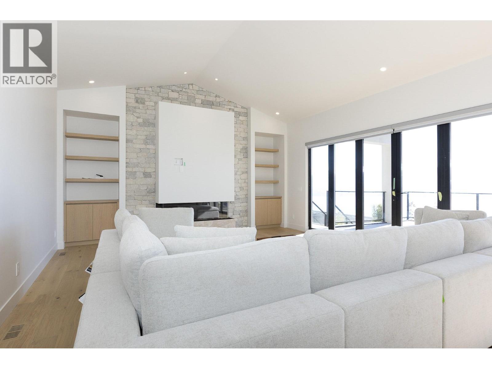  1403 Vineyard Drive, West Kelowna