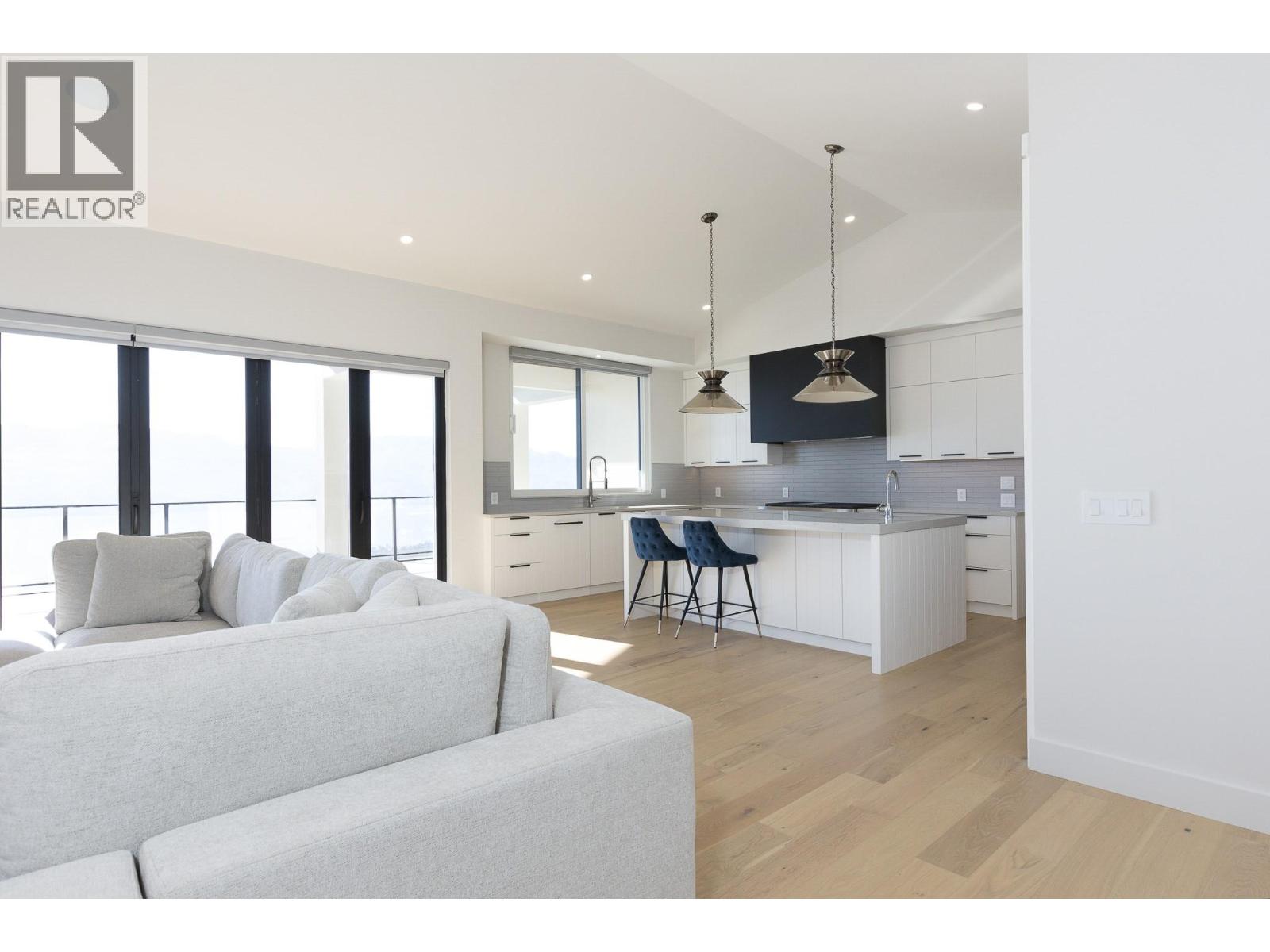  1403 Vineyard Drive, West Kelowna