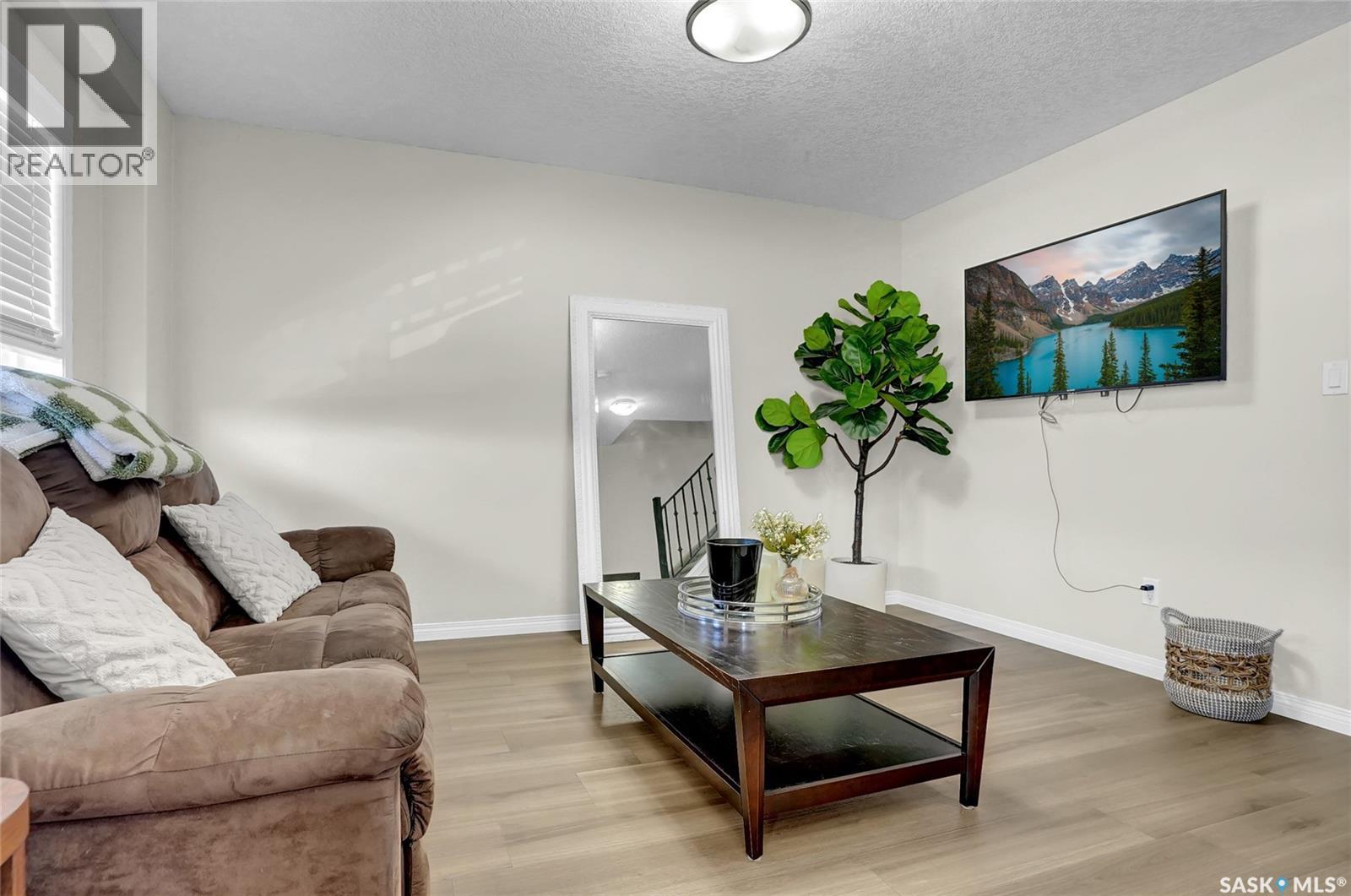 #405 3826 Dewdney AVENUE E - 3