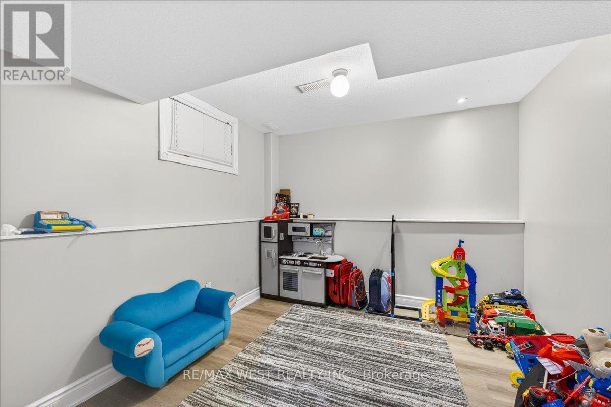 51 STANLEY STREET - 42