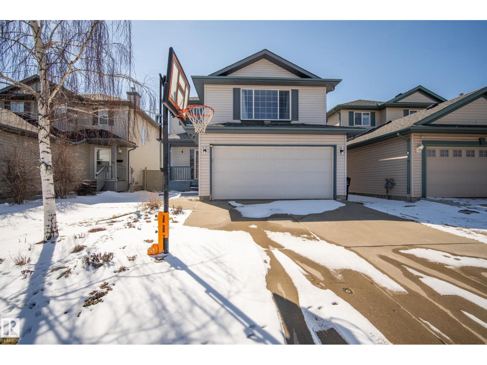 8915 7 AV SW, Edmonton