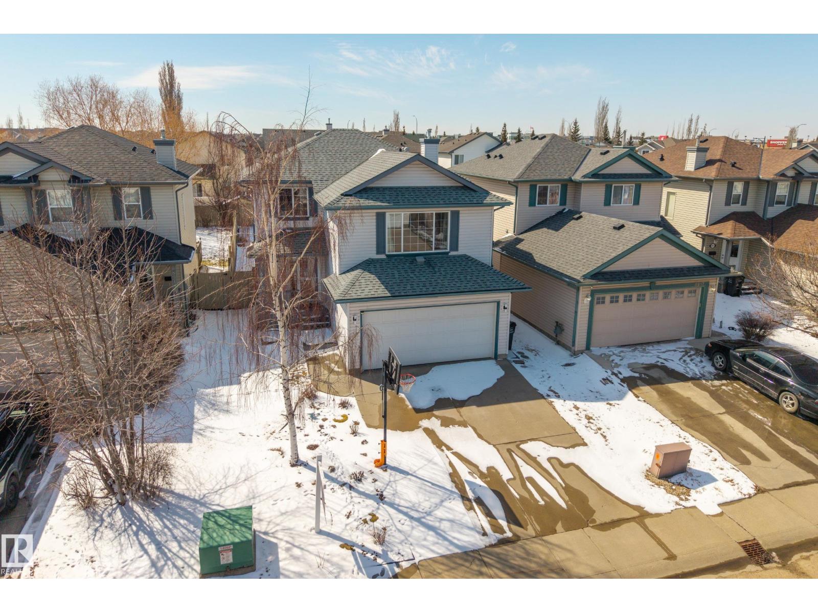 8915 7 AV SW, Edmonton