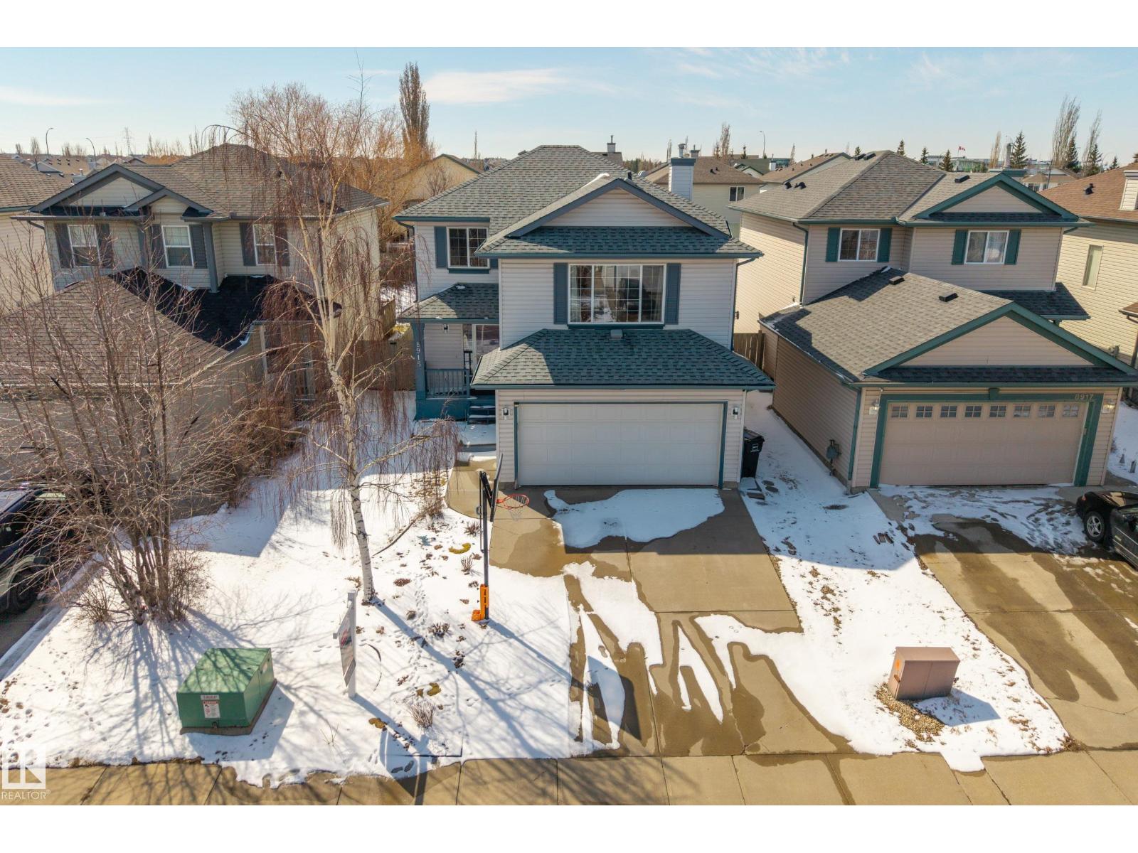 8915 7 AV SW, Edmonton