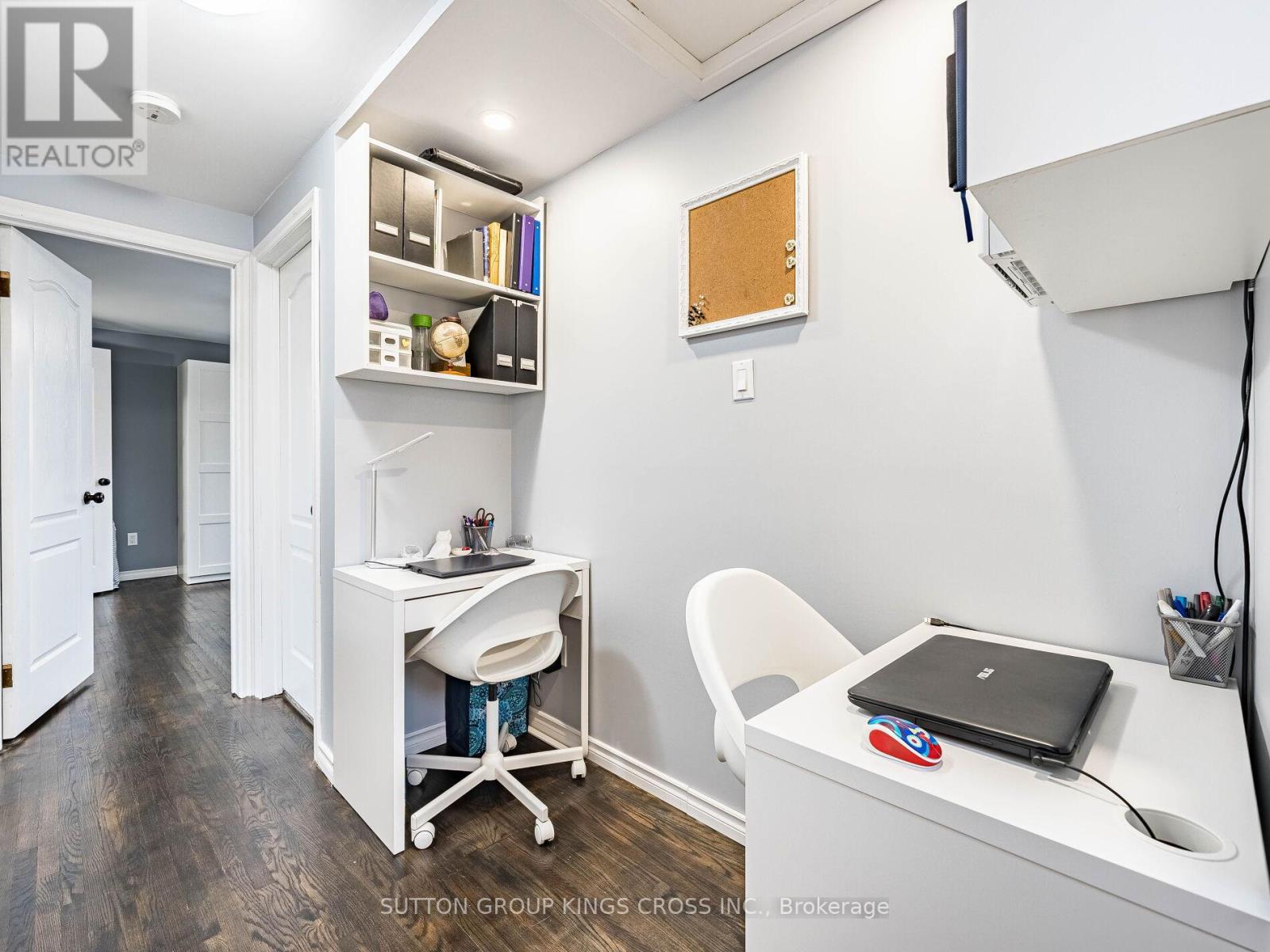 11 BELLEFIELD CRESCENT - 24