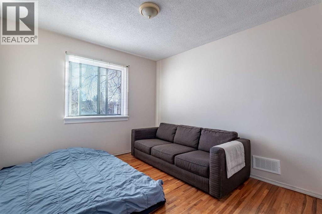 1511 28 Avenue SW — photo 11