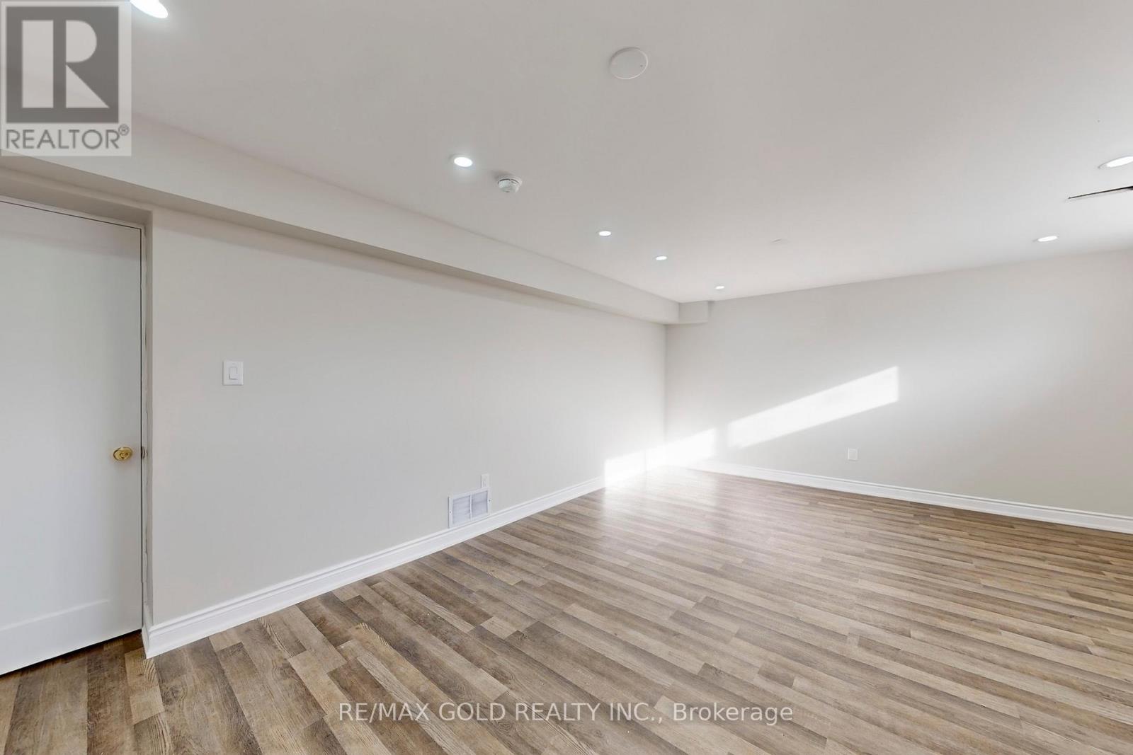 189 KINGSVIEW BOULEVARD - 34