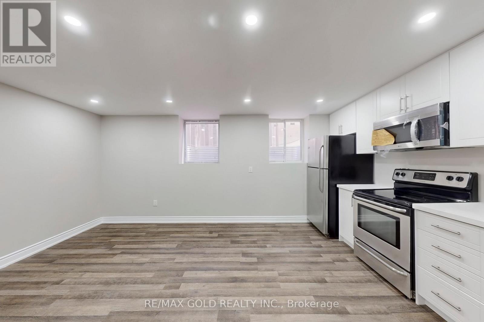 189 KINGSVIEW BOULEVARD - 40