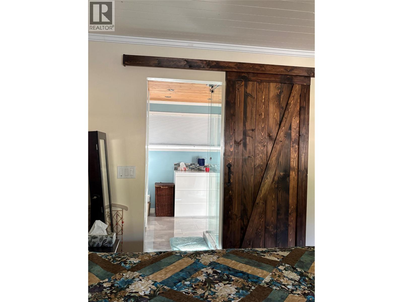 705 Shuswap Avenue - 27