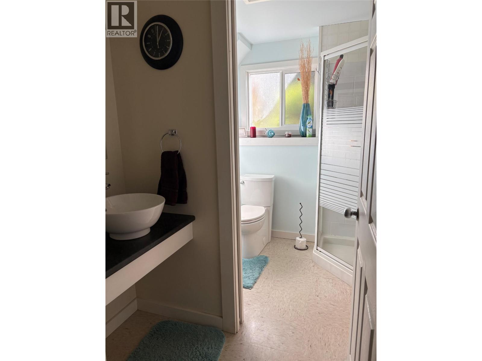 705 Shuswap Avenue - 33