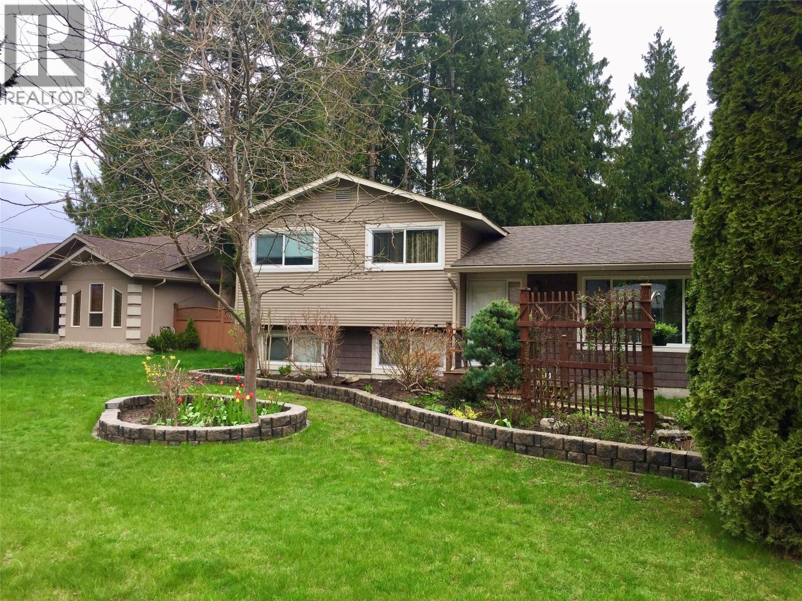 705 Shuswap Avenue - 10