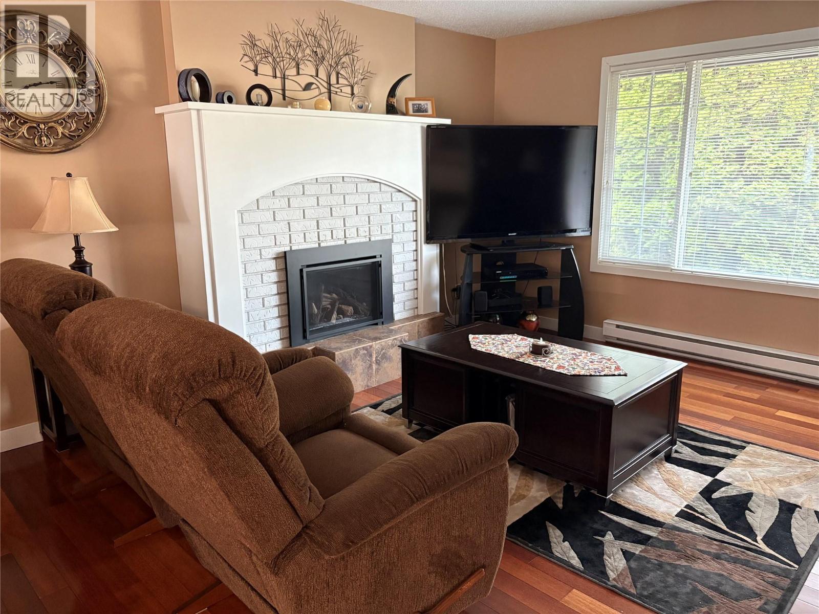 705 Shuswap Avenue - 18