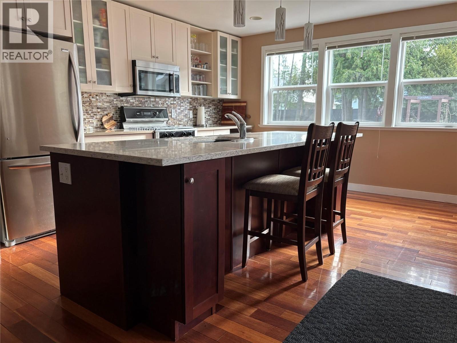 705 Shuswap Avenue - 21