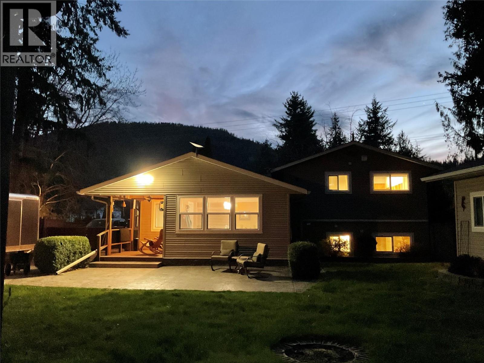 705 Shuswap Avenue - 3