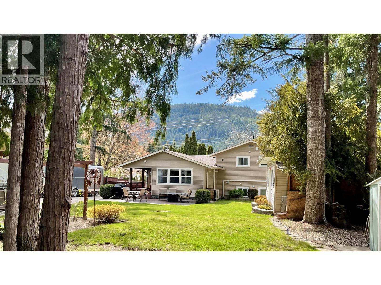 705 Shuswap Avenue - 6