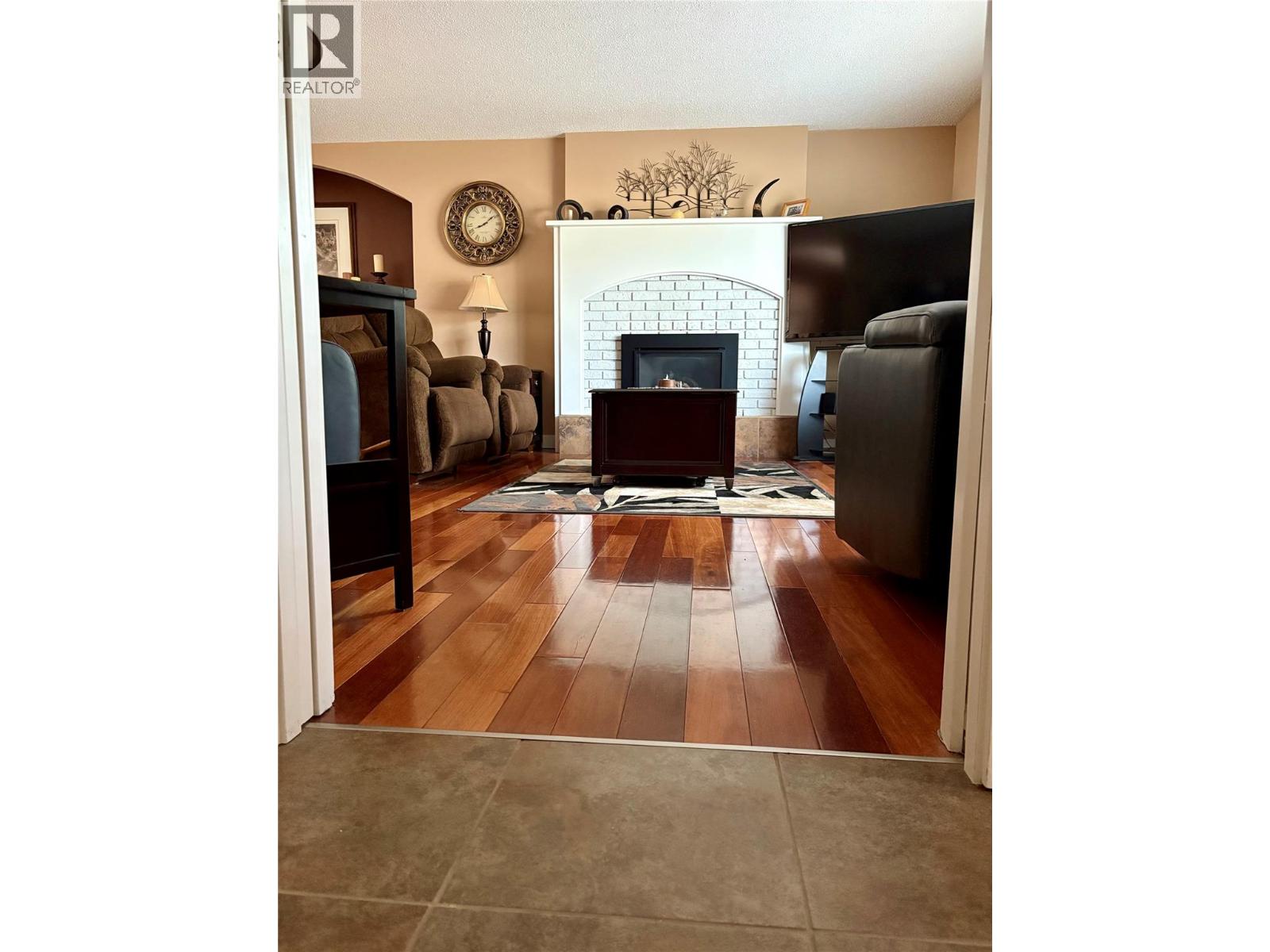 705 Shuswap Avenue - 14