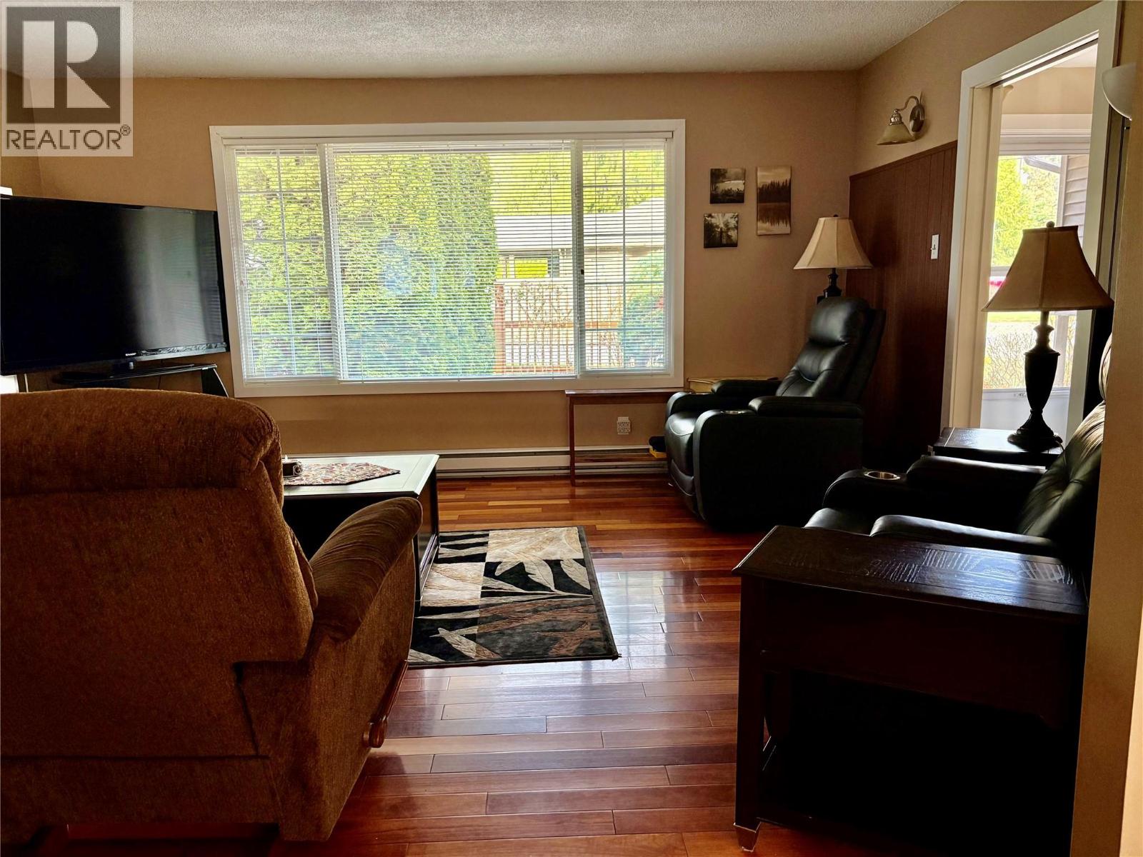 705 Shuswap Avenue - 17