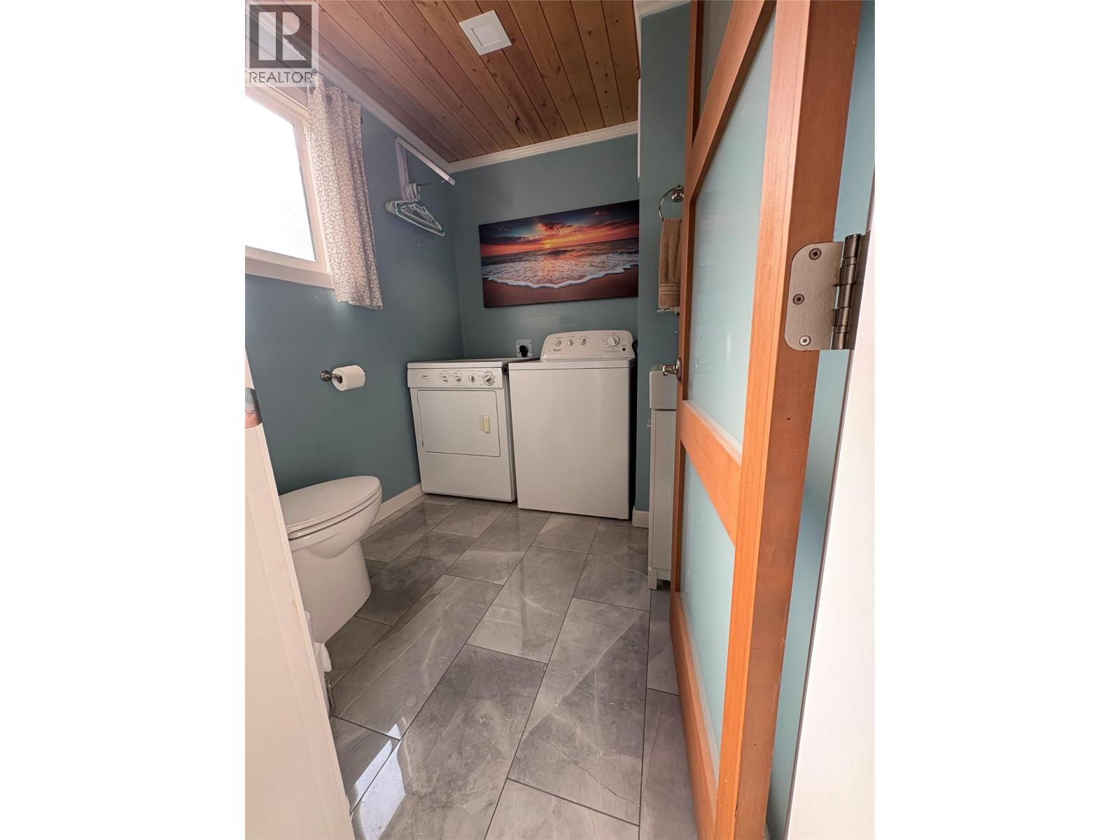 705 Shuswap Avenue - 32