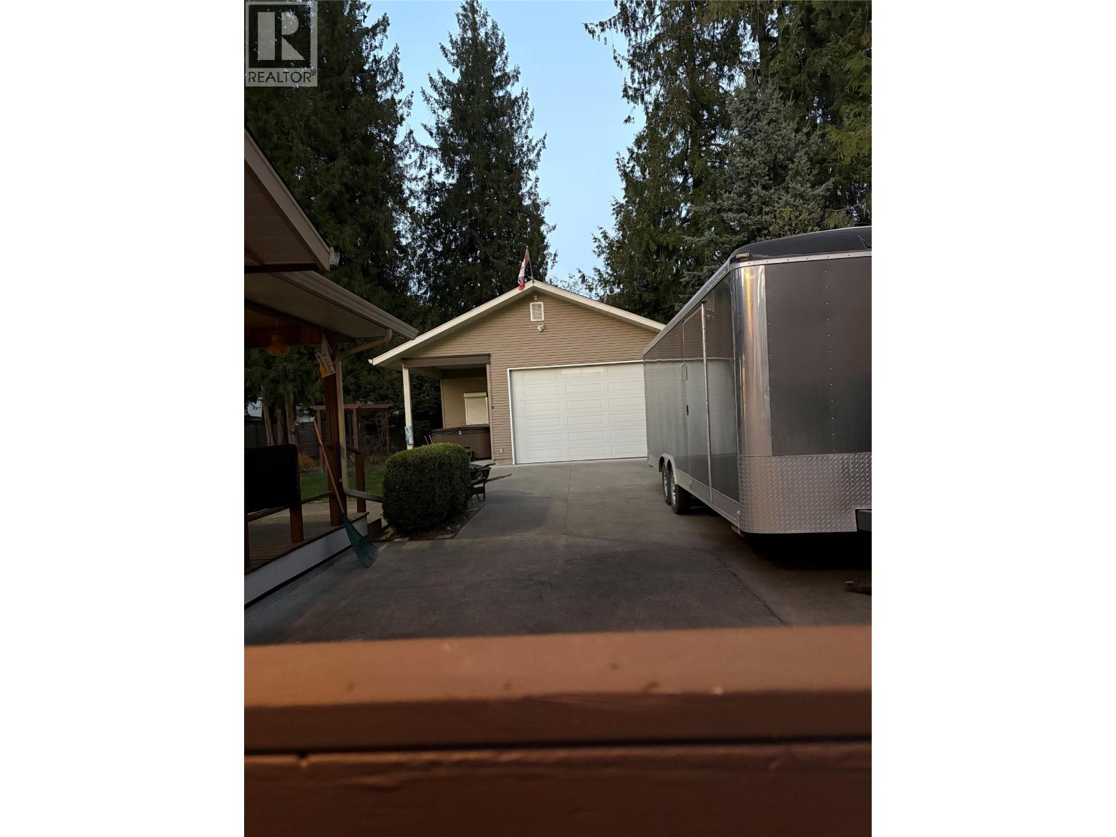 705 Shuswap Avenue - 41