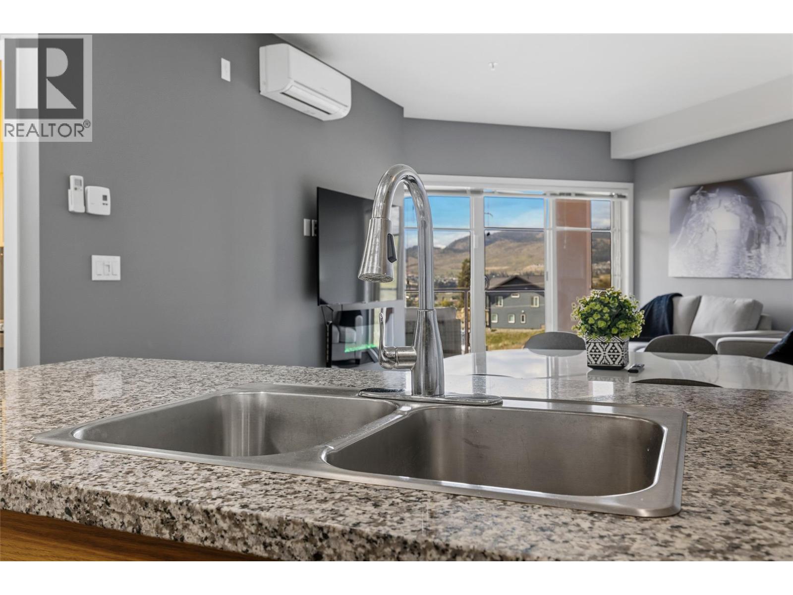 205 3220 Skyview Lane, Westbank