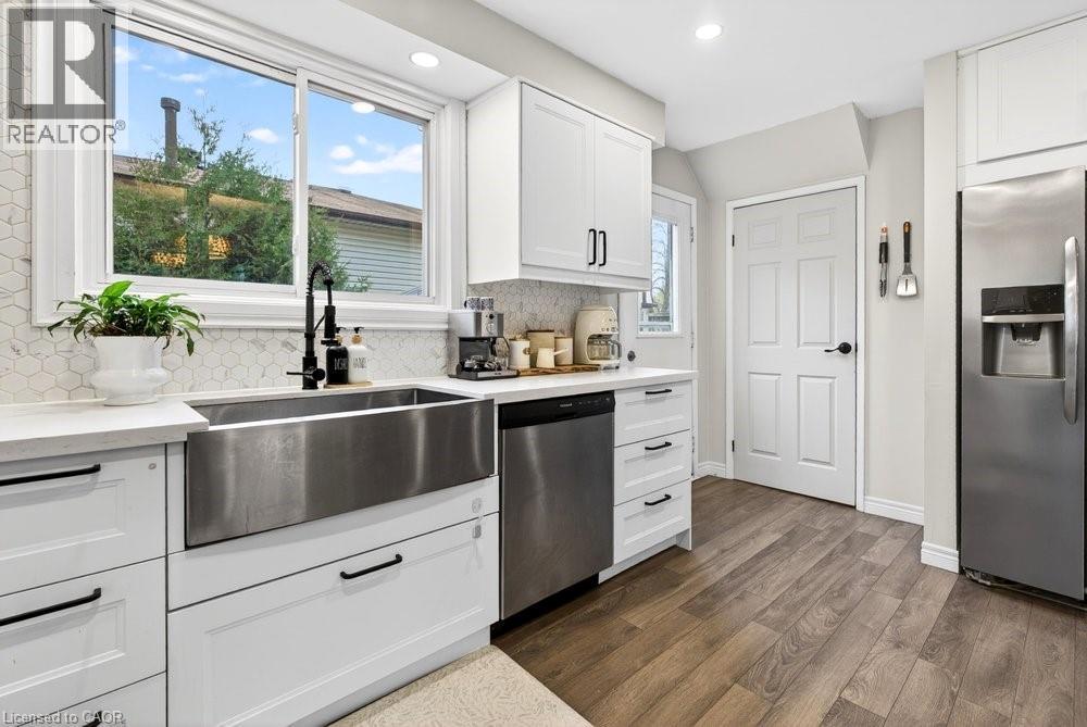 2233 MELISSA Crescent - 24
