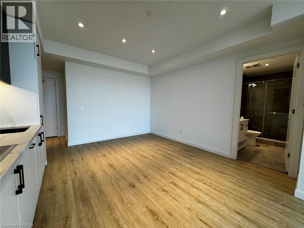 741 KING ST W REAR Unit# 903, Kitchener, Ontario, N2G1E5 — Photo 4