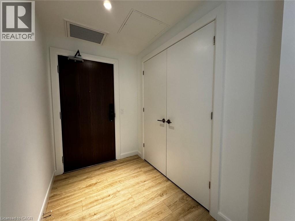 741 KING ST W REAR Unit# 903, Kitchener, Ontario, N2G1E5 — Photo 8