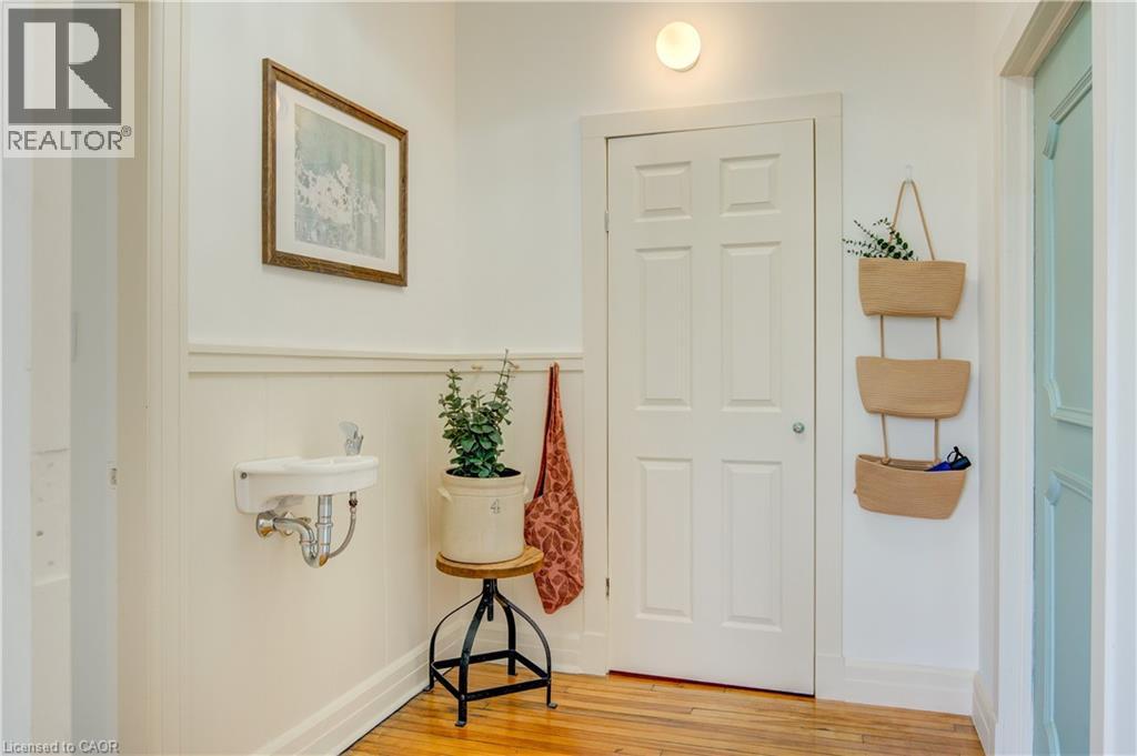 27 CHAPEL Street Unit# 202, Woodstock, Ontario, N4S3R5 — Photo 2