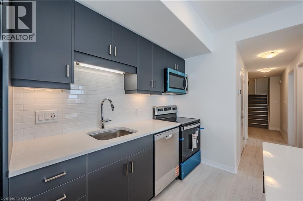 15 STAUFFER WOODS Trail Unit# A2, Kitchener, Ontario, N2P0L1 — Photo 10