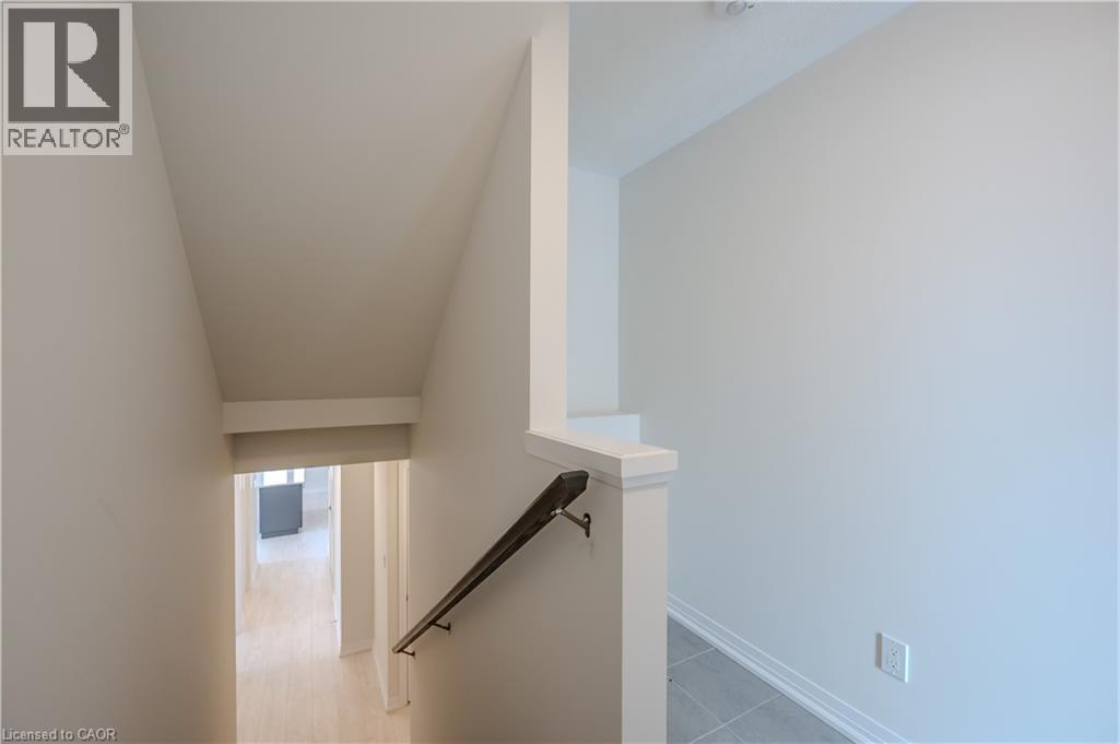 15 STAUFFER WOODS Trail Unit# A2, Kitchener, Ontario, N2P0L1 — Photo 3