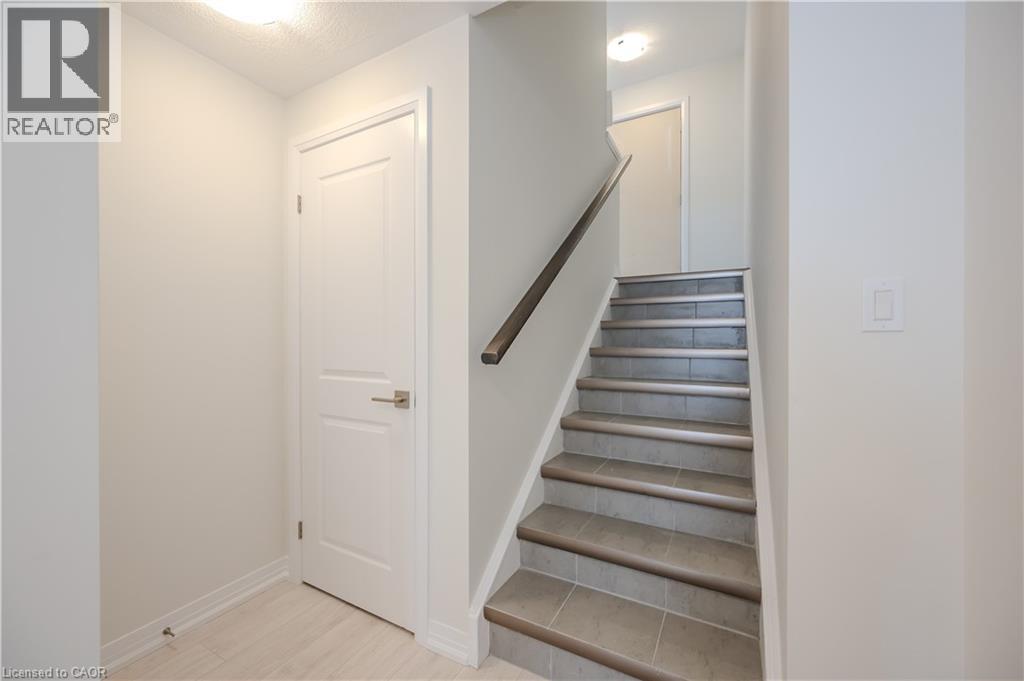 15 STAUFFER WOODS Trail Unit# A2, Kitchener, Ontario, N2P0L1 — Photo 4