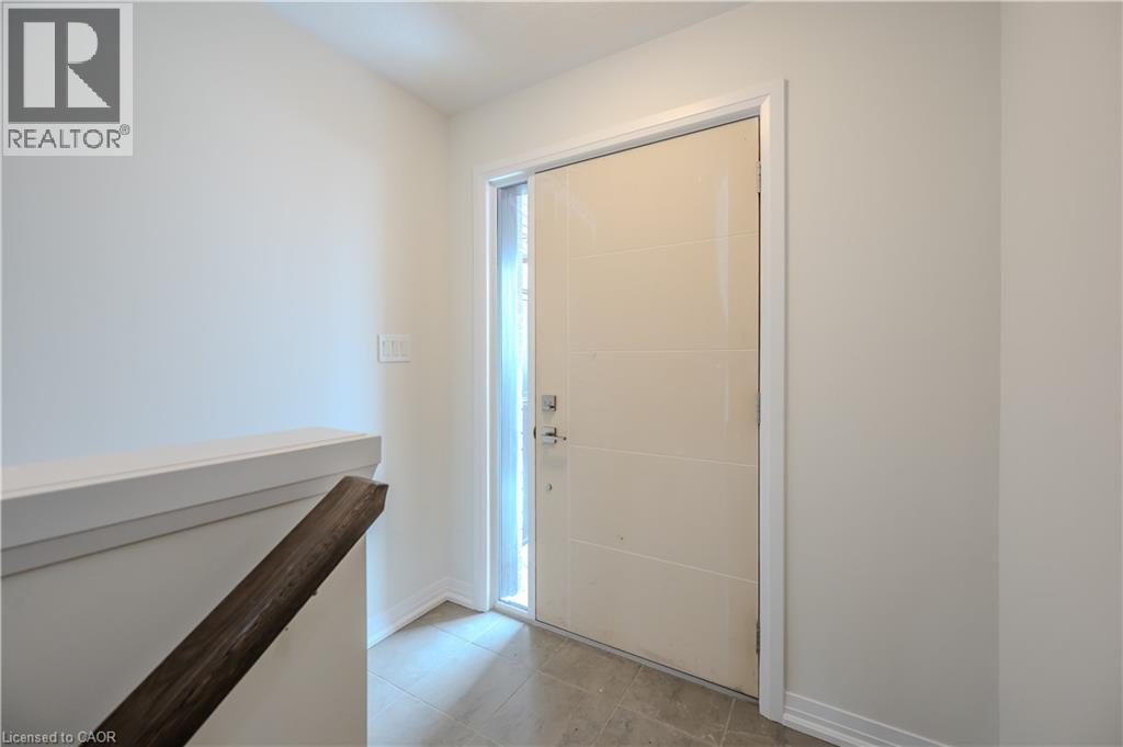 15 STAUFFER WOODS Trail Unit# A2, Kitchener, Ontario, N2P0L1 — Photo 2
